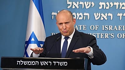 نفتالي بينيت يتحدث خلال مؤتمر صحفي في مكتب رئيس الوزراء في القدس يوم الأحد 2 يناير 2022.