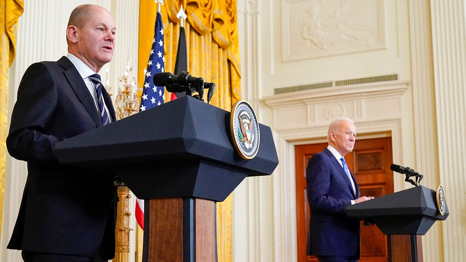 Joe Biden et Olaf Scholz lors de leur conférence de presse à la Maison Blanche, à Washington, lundi 7 février 2022. 