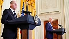 Joe Biden et Olaf Scholz lors de leur conférence de presse à la Maison Blanche, à Washington, lundi 7 février 2022. 