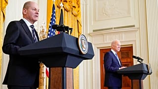 Joe Biden et Olaf Scholz lors de leur conférence de presse à la Maison Blanche, à Washington, lundi 7 février 2022. 