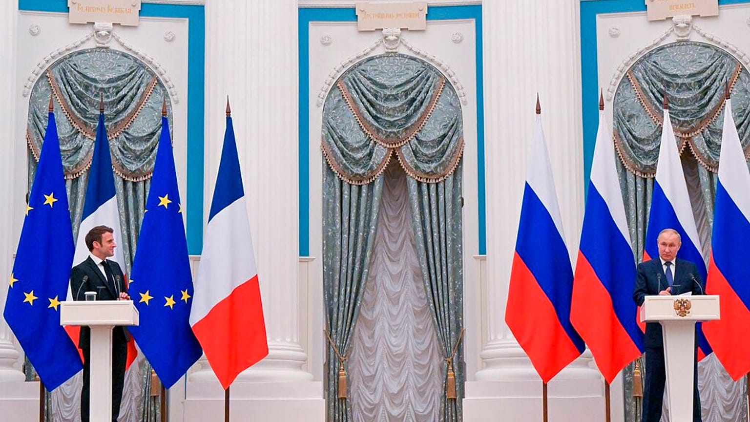 Emmanuel Macron et Vladimir Poutine lors d'une conférence de presse commune à Moscou (Russie), lundi 7 février 2022.