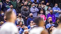 Mit Maske in Innenräumen - beim Basketball