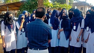 Hindistan'da okullanda başörtüsü yasağına tepkiler artıyor