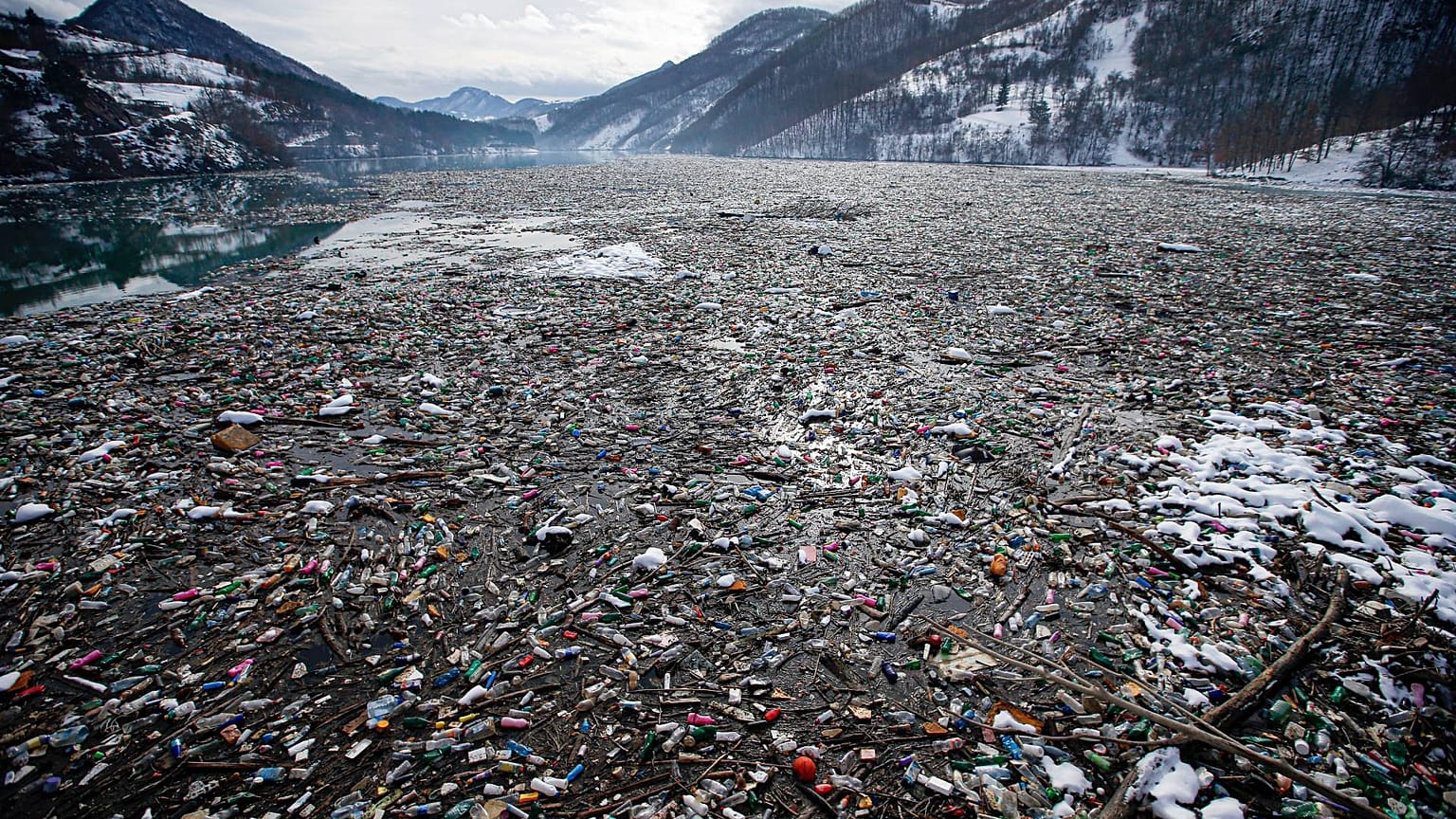 Denizlerde plastik atık kirlliliği