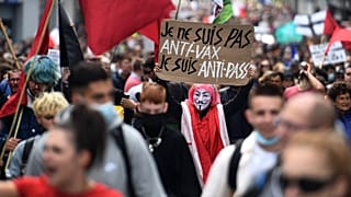 В Европе противники вакцинации выходят на политическую арену