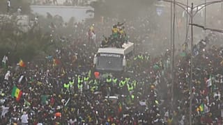 Miles de aficionados reciben a la selección de Senegal tras ganar la Copa Africana de Naciones