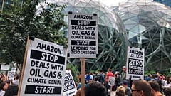 Seattle'daki iklim grevine katılan Amazon çalışanları 