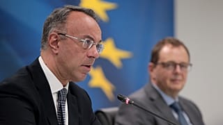 Ο υπουργός Οικονομικών Χρήστος Σταϊκούρας και ο αντιπρόεδρος της ΕΤΕπ, υπεύθυνος για την Ελλάδα, Christian Kettel Thomsen 