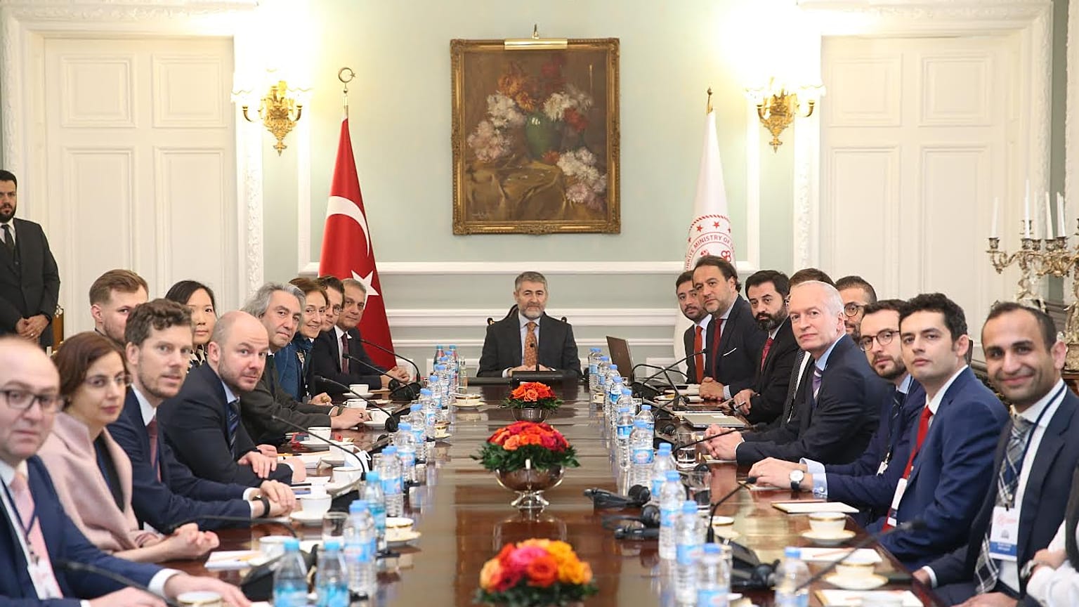 Hazine ve Maliye Bakanı Nureddin Nebati Londra'da yatırımcı ve bankacılarla görüştü