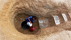 امرأة هندية بالقرب من أحد الآبار 
