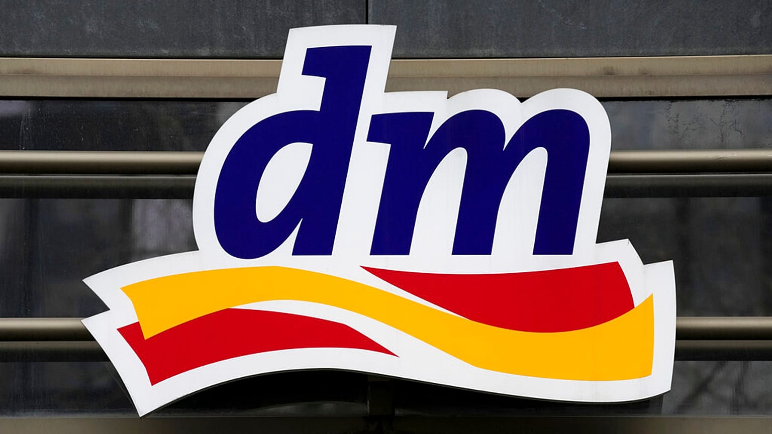 dm-Filialen in ganz Deutschland haben Probleme mit dem Kassensystem und vorübergehend geschlossen.