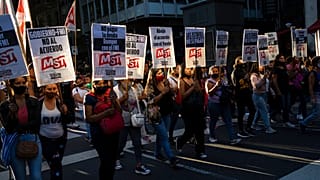 Milhares de pessoas protestam na Argentina contra acordo para pagamento ao FMI 