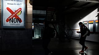 Suíços votam em referendo proibição da publicidade ao tabaco