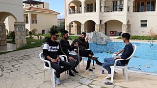 Refugiados sírios no complexo "Saint Nicolas", em Chloraka, Chipre