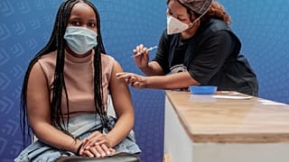 Solo el 11% de la población tiene la pauta completa de vacunación en África