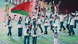 Из-за отстранения от соревнований Дарья Долидович не смогла попасть на Олимпиаду в Пекине. Ее отец участвовал в семи Играх. Делегация Беларуси на открытии Игр.