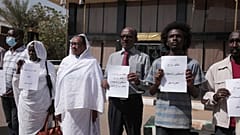 وقفة تطالب بالإفراج عن جميع المعتقلين أمام مكتب حقوق الإنسان التابع للأمم المتحدة في الخرطوم، السودان، الأربعاء 2 فبراير 2022
