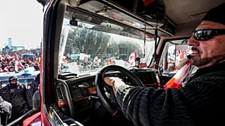 اعتراض رانندگان کامیون در کانادا به واکسیناسیون سراسری در این کشور