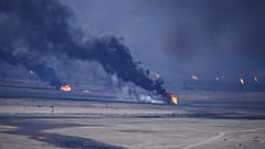 Irak işgalinde Kuveyt petrol kuyuları ateşe verildi (Arşiv)