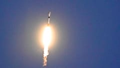 Ο πύραυλος Spacex Falcon 9 μεταφέρει δορυφόρους στο διάστημα