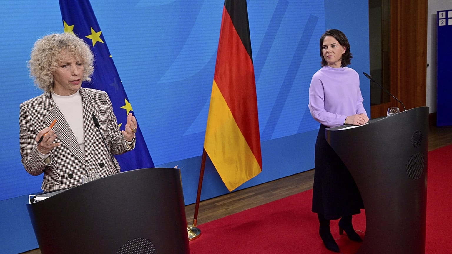 Annalena Baerbock (j.) Berlinben bemutatja új klímaügyi megbízottját, Jennifer Morgant