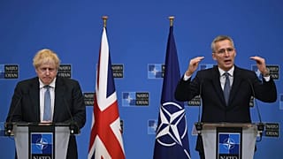 NATO-Generalsekretär Stoltenberg (rechts im Bild) fand deutliche Worte