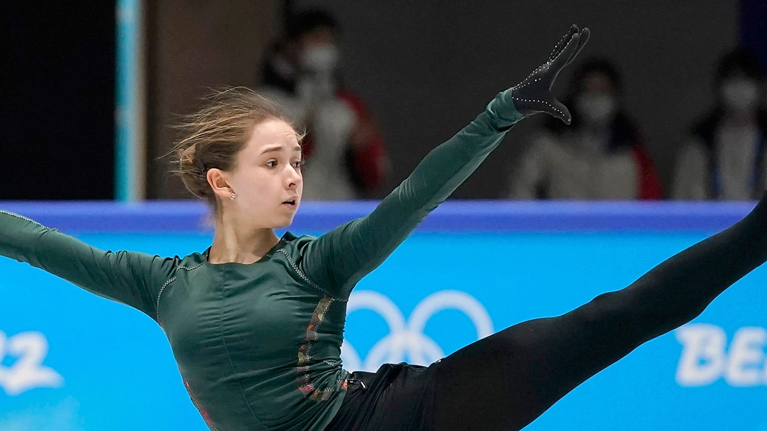 Камила Валиева во время тренировки. 