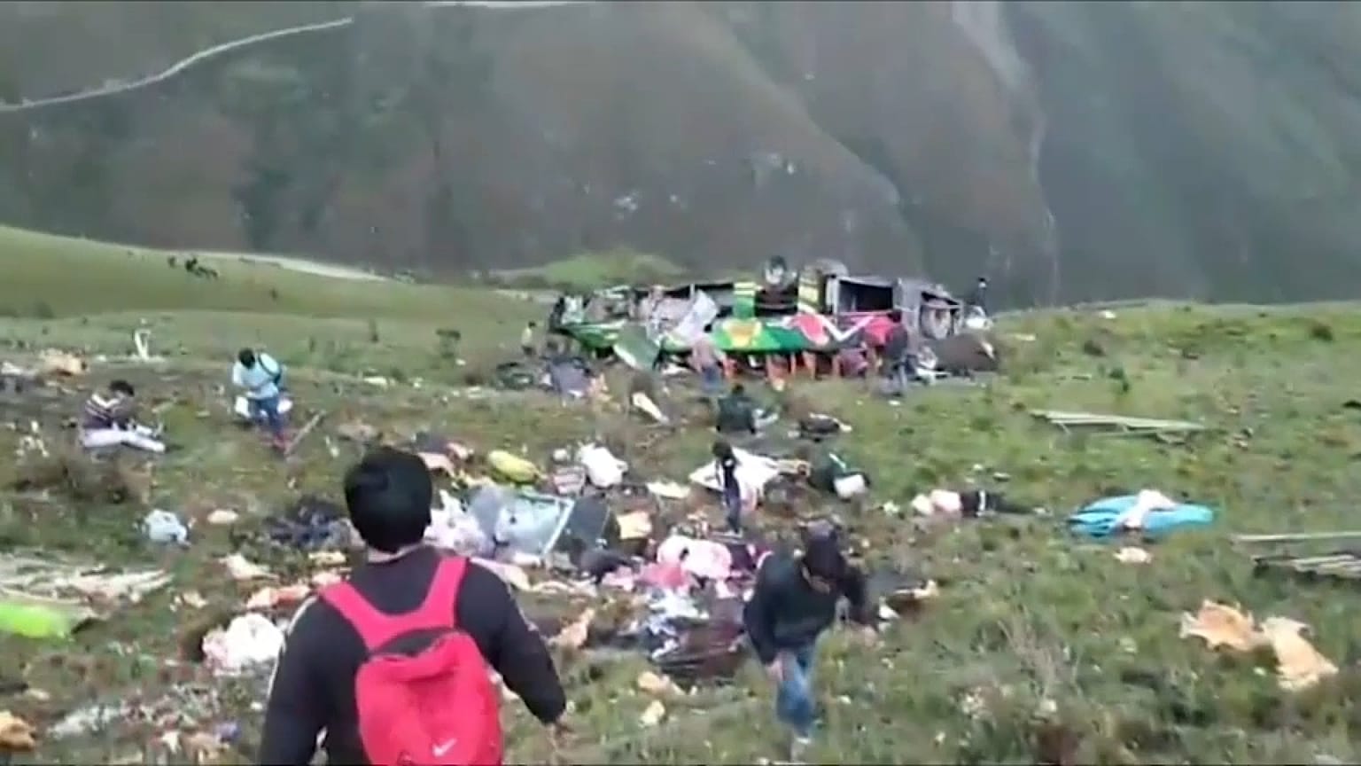 Imagen del accidente de autobús en la provincia de Pataz, Perú.