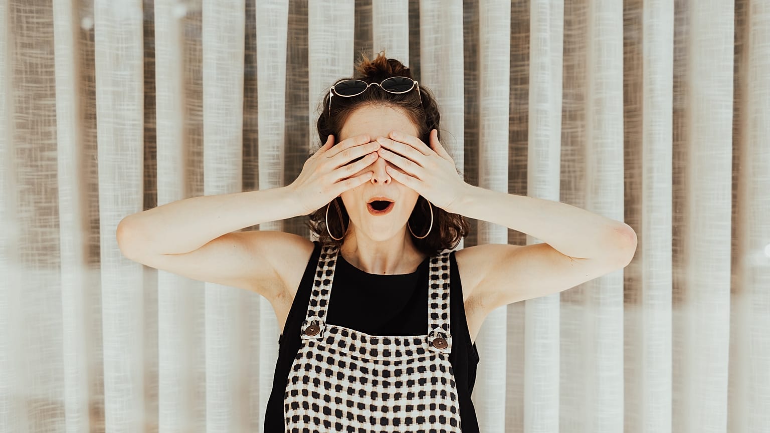 Tinder says the new blind date feature will help Gen Xers indulge in a little 90s nostalgia
