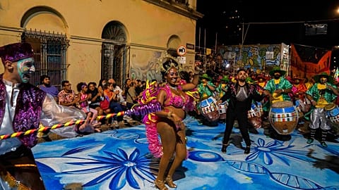 Retour des danses rythmées et costumes flamboyants avec le carnaval de Montevideo