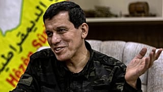 الجنرال مظلوم عبدي ، قائد قوات سوريا الديمقراطية المدعومة من الولايات المتحدة، خلال مقابلة مع وكالة أسوشيتيد برس في الحسكة، سوريا، الخميس 10 فبراير/ شباط 2022
