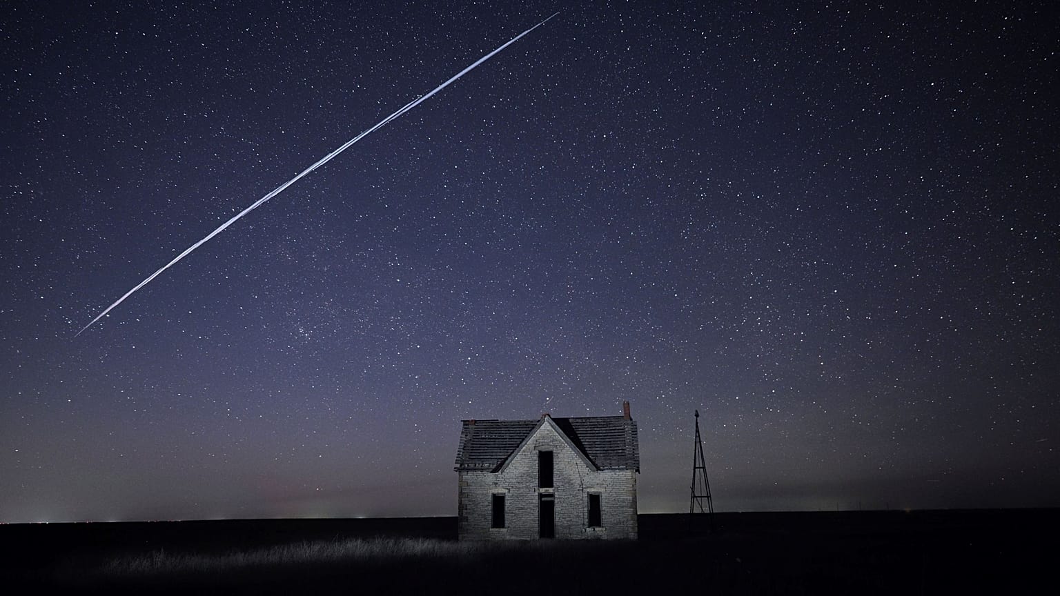 The Starlinik satellites that de-orbited were similar to these ones seen over the United States last year. 