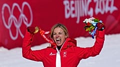Lara Gut-Behrami exulte sur le podium olympique