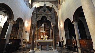 A Santa Maria in Cosmedin-templom Rómában, ahol Szent Bálint állítólagos fej ereklyéje található