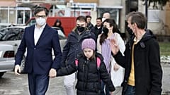 Makedon Cumhurbaşkanı Pendarovski down sendromlu çocuğu okula götürdü