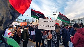 ليبيون يتظاهرون في العاصمة طرابلس رفضاً للتمديد ومطالبة بالانتخابات 