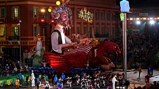 Per le strade di Nizza torna l'euforia del Carnevale , Un assaggio di normalità dopo il buio