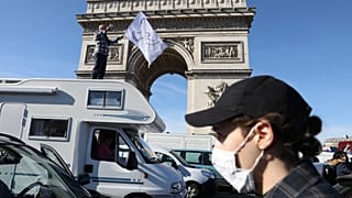 Участники "Конвоя свободы" добрались до Триумфальной арки