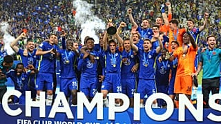 لاعبو تشيلسي يحتفلون بكأسهم بعد فوزهم في المباراة النهائية لكأس العالم للأندية 2021 ضد بالميراس البرازيلي. 2022/02/12
