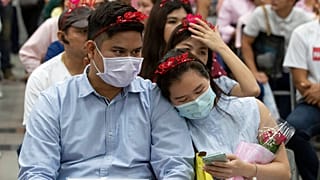 Paare, die am Valentinstag heiraten wollen, in Thailand