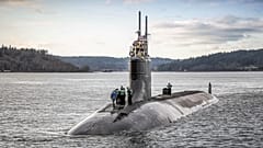 Archív fotó: az amerikai USS Connecticut tengeralattjáró elhagyja Washingtont