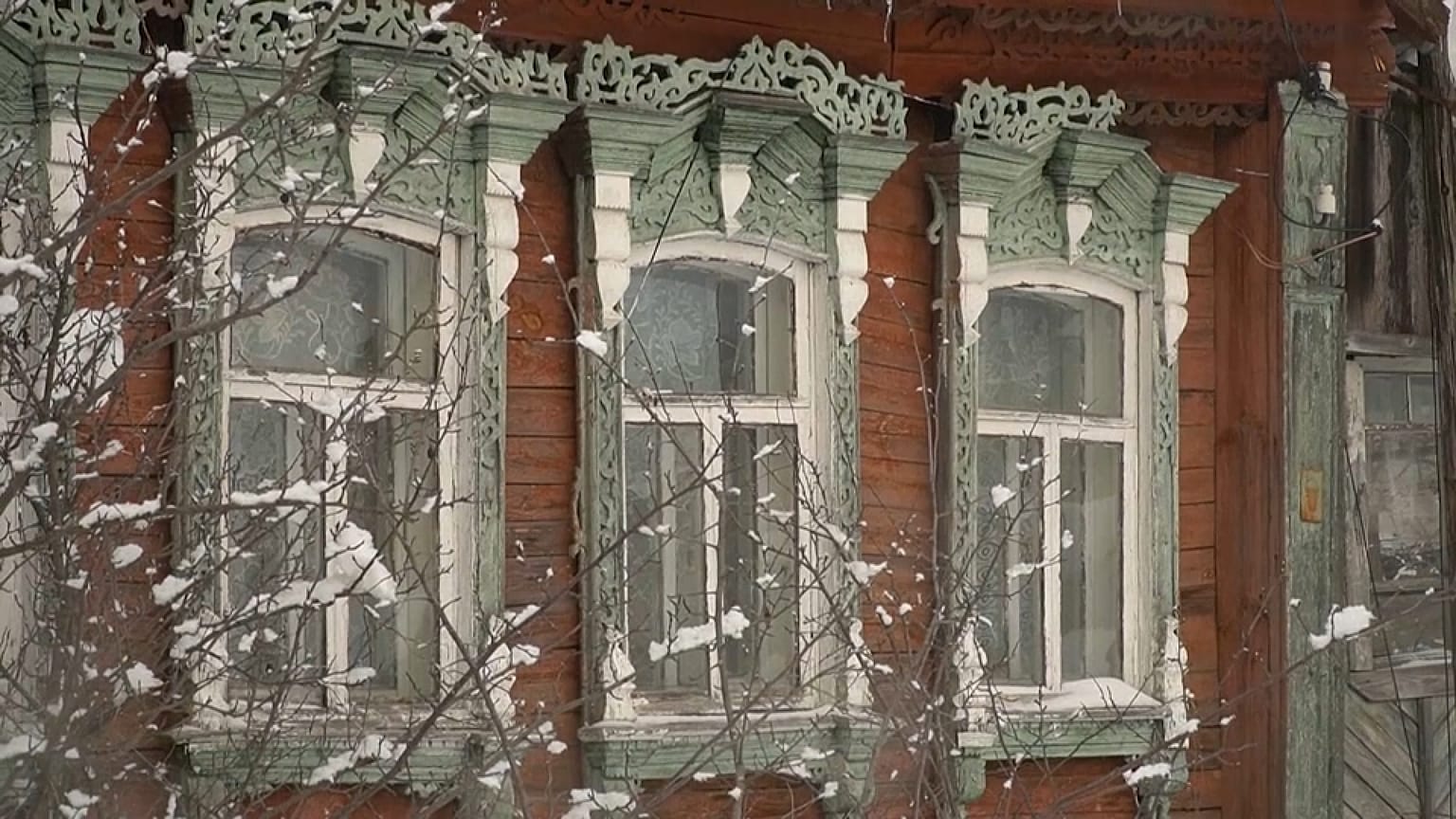 Наличники на одном из домов в деревне Белавино, Московской области