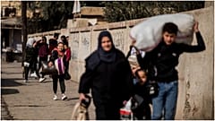 مدنيون يعودون إلى محيط سجن الحسكة في سوريا بعد اشتباكات مع داعش 
