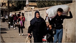 مدنيون يعودون إلى محيط سجن الحسكة في سوريا بعد اشتباكات مع داعش 