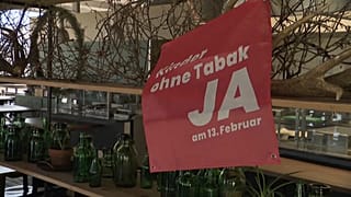 Рекламная афиша в поддержку запрета рекламы табачных изделий, Берн, 13 февраля 2022 г.