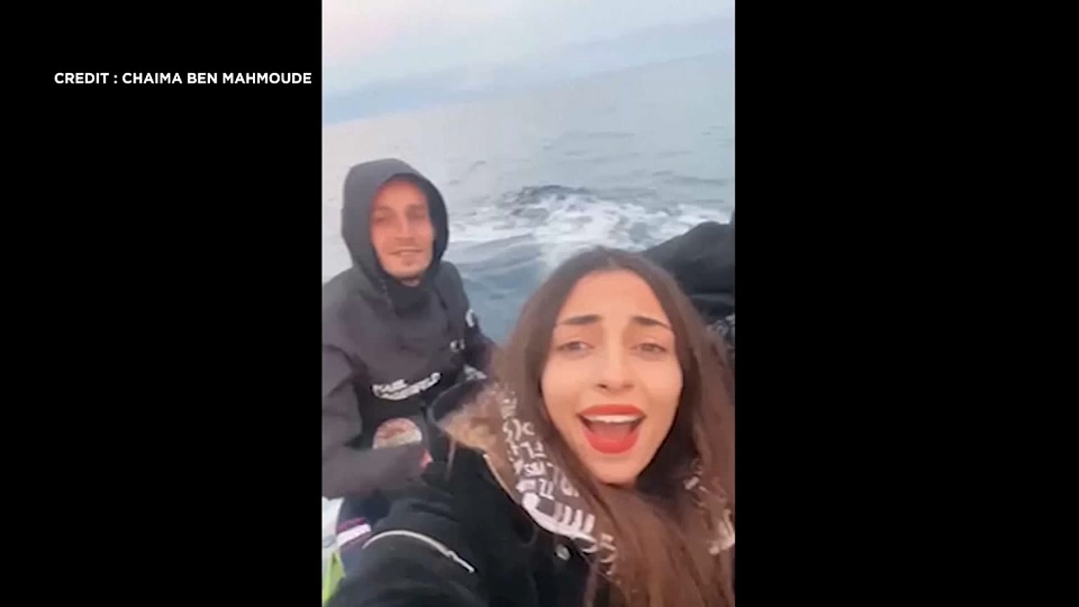 شيماء بن محمود على متن قارب يحمل مهاجرين 