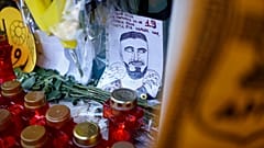 Αφιερώματα στο σημείο όπου δολοφονήθηκε ο 19χρονος Άλκης Καμπανός 