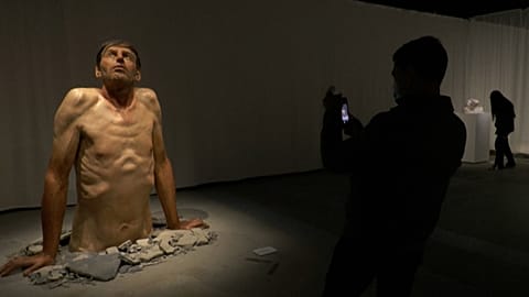 Ünlü hiper realist sanatçılar Lyon'da 'rahatsız edici gerçeklikte' sergide buluştu