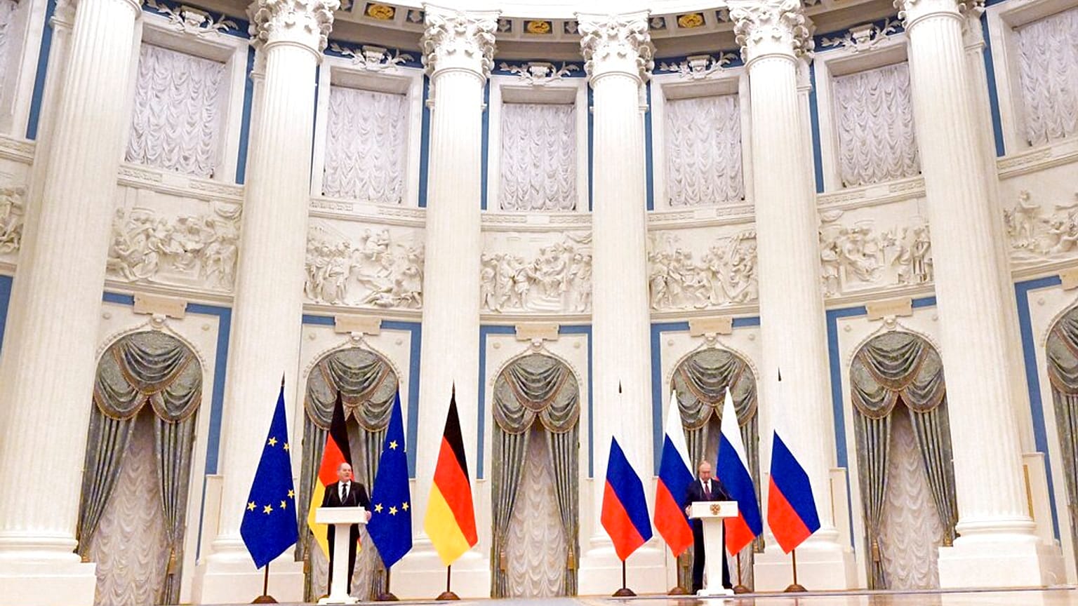 Olaf Scholz und Wladimir ¨Putin bei der Pressekonferenz in Moskau
