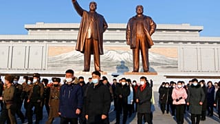 La Corea del Nord ricorda la nascita di Kim Jong Il, padre dell'attuale dittatore